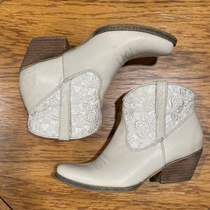 *VERY VOLATILE* Cream Ankle Cowboy Boots w/ Lace Detail Size 6